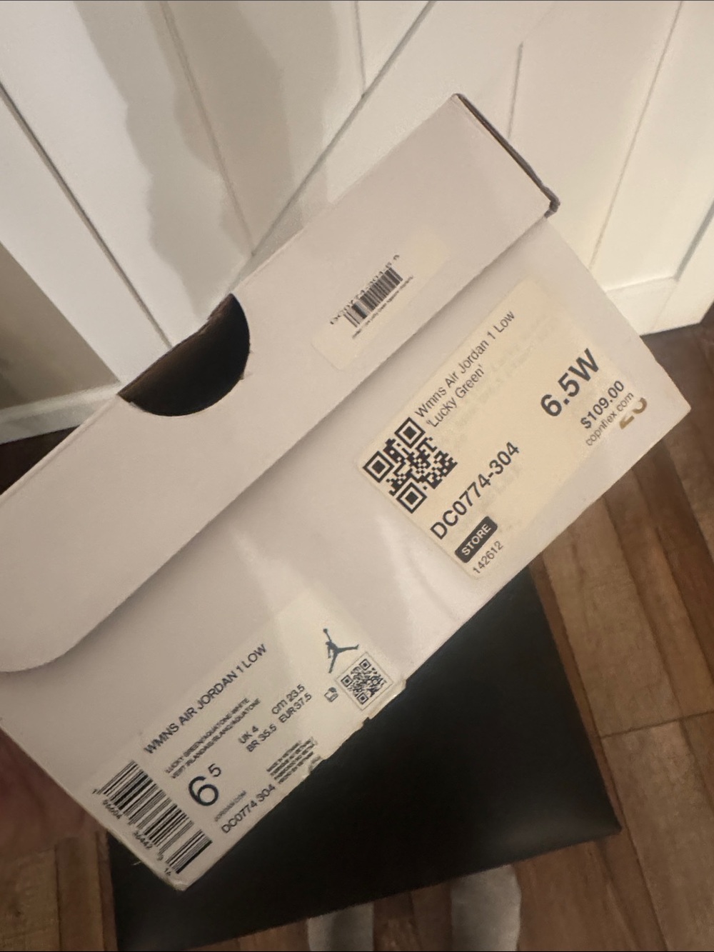 Women’s Nike Air Jordan 1 Low ‘Lucky Green’ New in Box - Picture 6 of 7